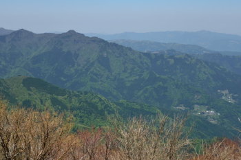 丸笹山から見た津志嶽