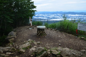 武甲山の山頂展望所