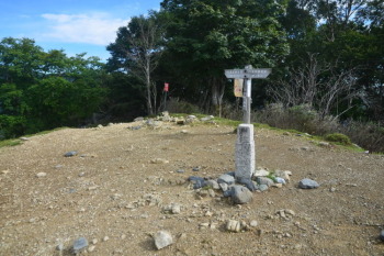 七ツ石山への山頂（標高1757.3m）
