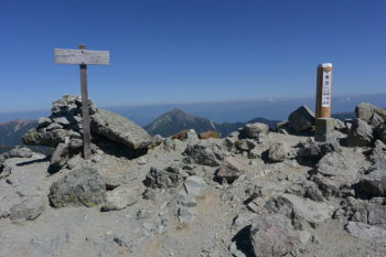 南岳の山頂（標高3032.7m）