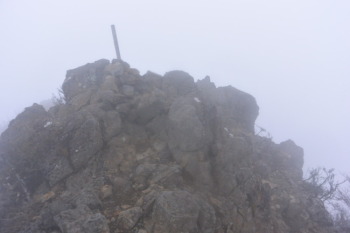 鹿納山の山頂（標高1567m）