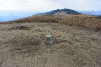 生石ヶ峰の山頂（標高870.0m）