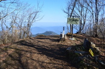 京丈山の山頂（標高1472.5m）