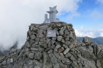 奥穂高岳の山頂（標高3190m）