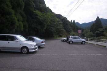 奥平谷キャンプ場の駐車場