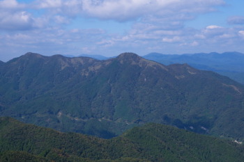 三坂山から見た櫃ヶ山