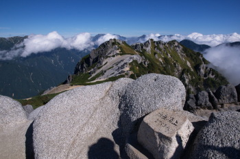 燕岳の山頂（標高2762.9m）