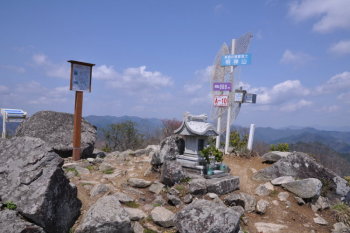 明神山の山頂（標高667.9m）