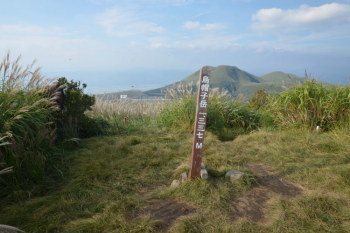 阿蘇烏帽子岳の山頂（標高1337.2m）