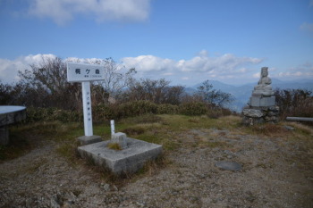 梶ヶ森の山頂（標高1399.6m）