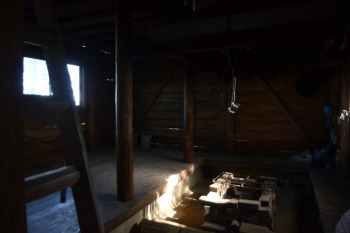 山小屋の内部