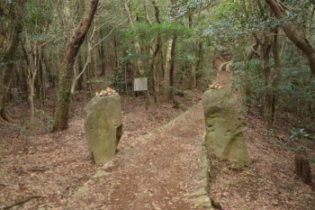石のゲート