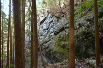 滝状の大岩